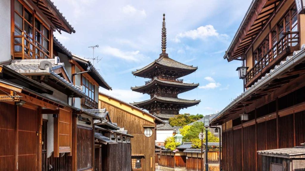 Kyoto Expands Tourist Bans in Historic Gion District for 2026