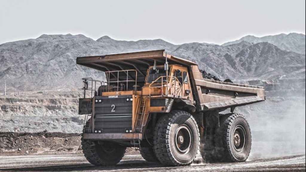 Accelerated project pipeline reactivates mining hubs.