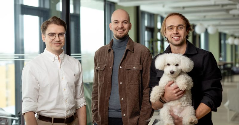 Handhold wins Bolt and Wise leaders in €3M AI sales round Founders of Estonian startup Handhold presenting their AI sales agent platform to investors in a modern office setting