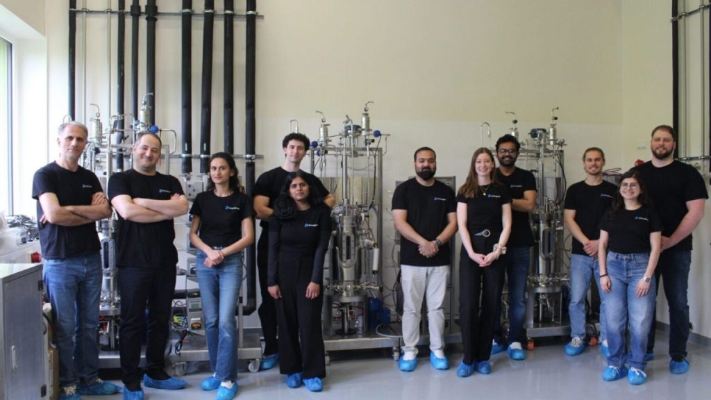 Primogene laboratory showcasing enzymatic biomanufacturing processes.