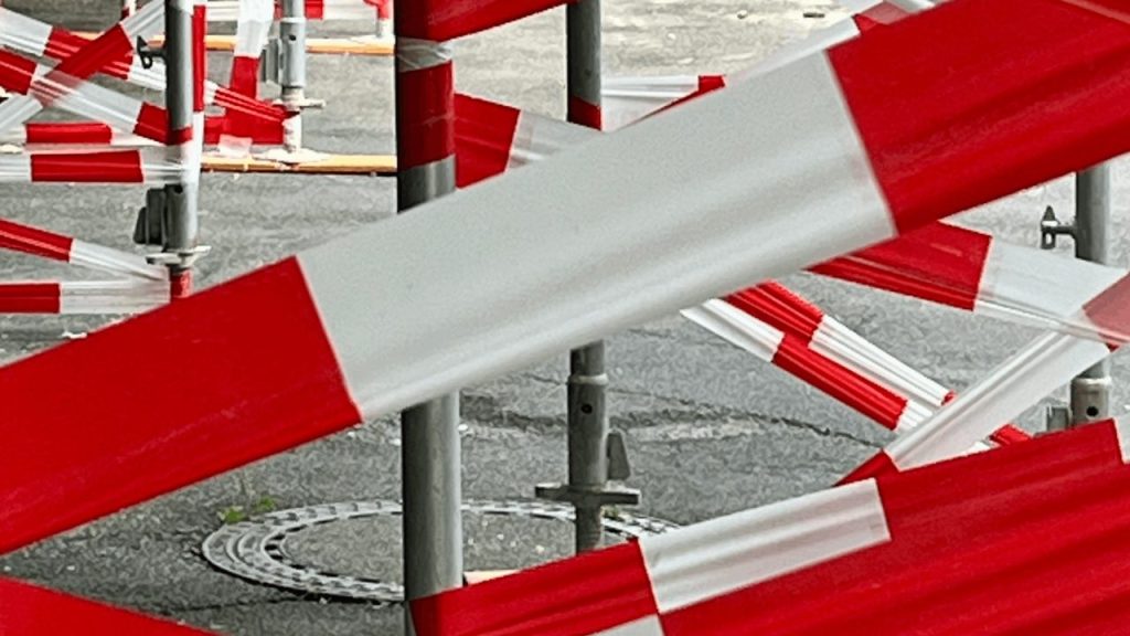 Dailyza Explores Europe’s Red Tape as Its Competitive Advantage European Union flag with symbols of bureaucracy and innovation.