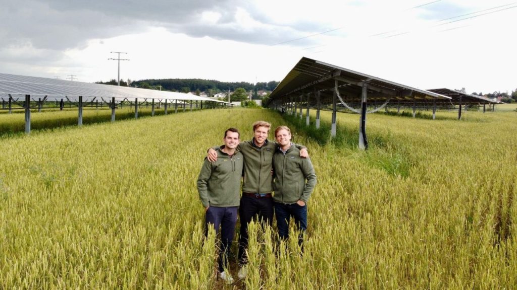 Feldwerke Secures €12 Million Credit for 100 MW Agri-PV Project Feldwerke solar panels in agricultural fields